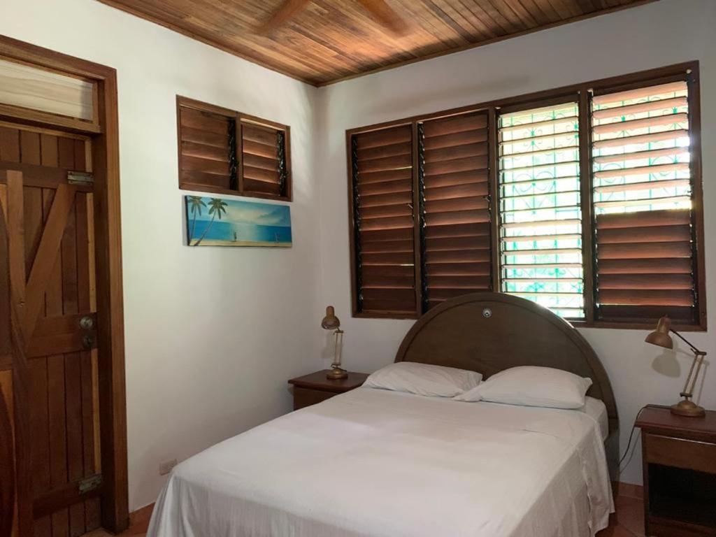 Hotel Mal Pais Surf Camp Playa Santa Teresa  Zewnętrze zdjęcie