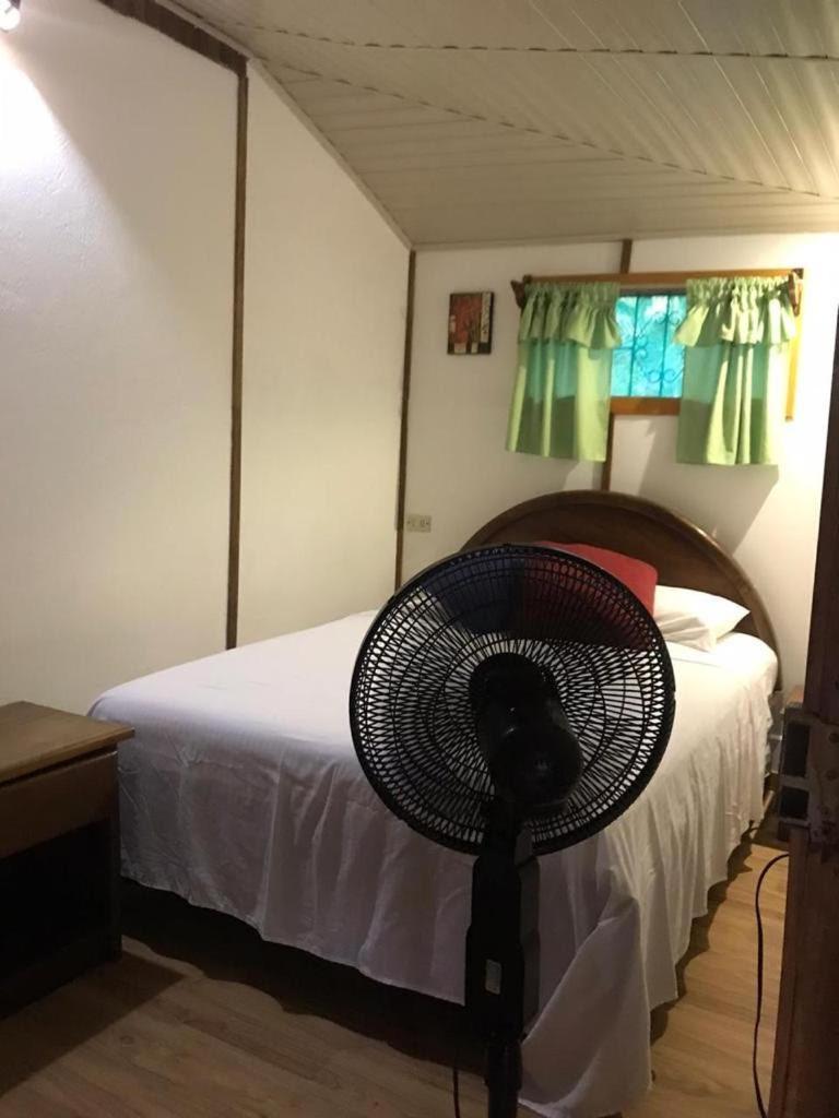 Hotel Mal Pais Surf Camp Playa Santa Teresa  Zewnętrze zdjęcie