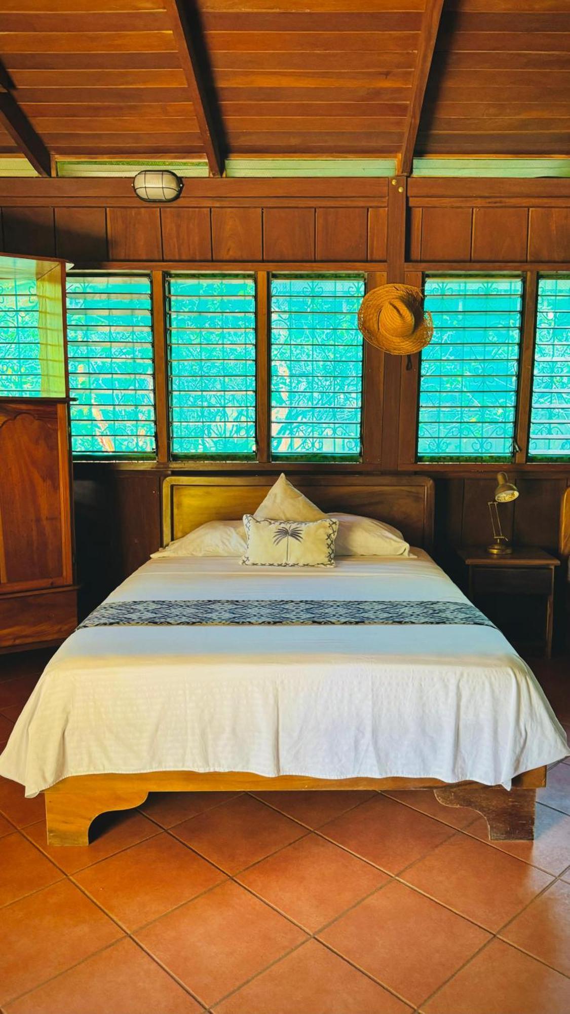 Hotel Mal Pais Surf Camp Playa Santa Teresa  Zewnętrze zdjęcie