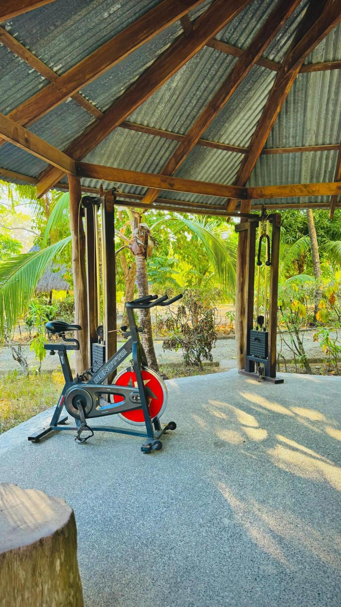 Hotel Mal Pais Surf Camp Playa Santa Teresa  Zewnętrze zdjęcie